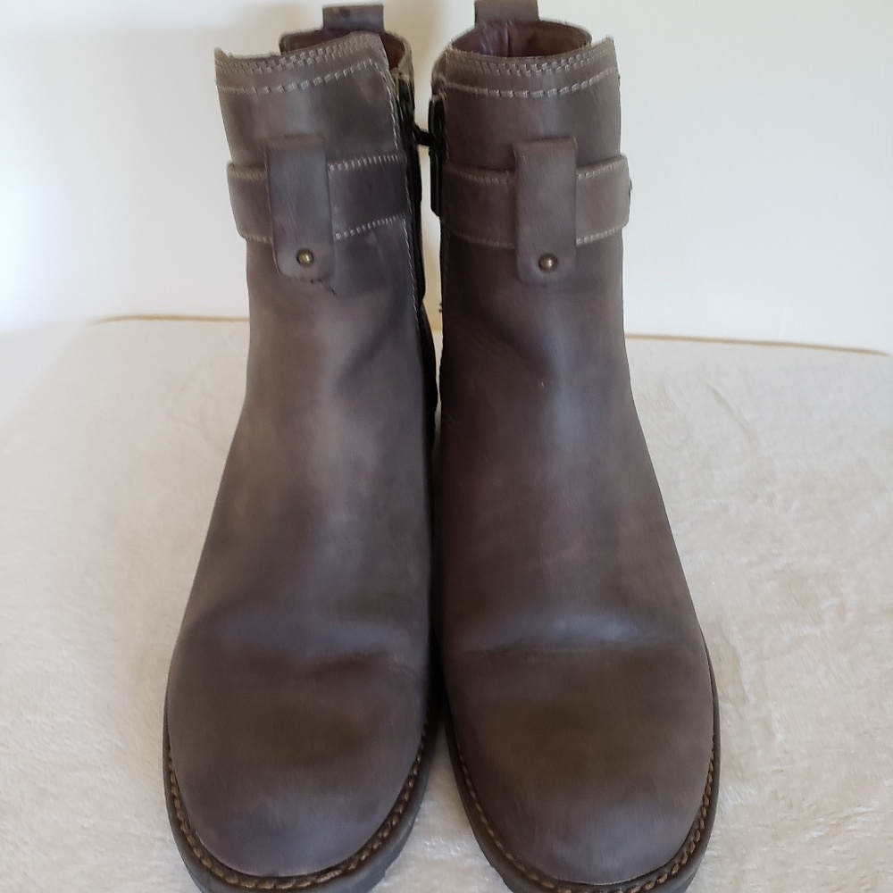 Clarks Leather Ankle Boots 9M - Picture 2 of 9